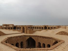 چوب مزایده بر سر کاروانسرای ساسانی