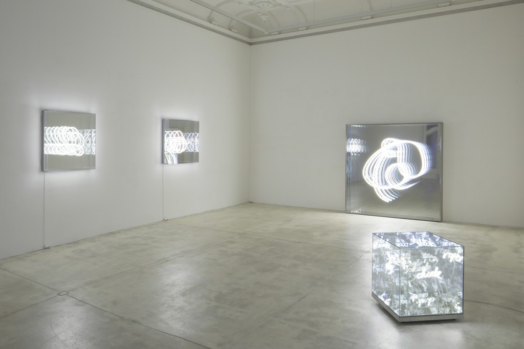 نمایش آثار Brigitte Kowanz در گالری Krinzinger در وین / گزارش تصویری