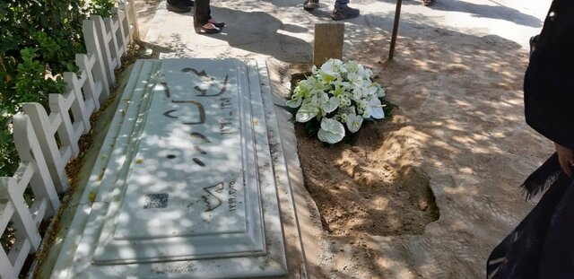 خسرو سینایی در کنار محمدعلی کشاورز به خاک سپرده شد