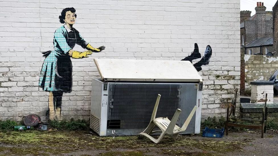 New Valentine`s Day Mural by Banksy in British Town Is Partly Removed Hours After Going on View
