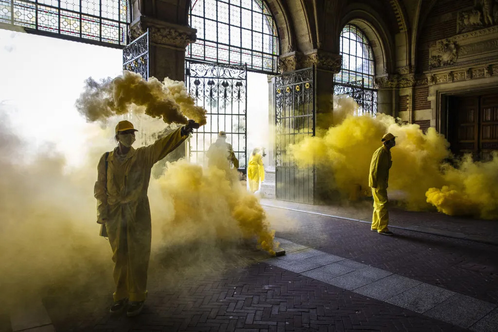 Climate Protesters Force Amsterdam`s Rijksmuseum to Close