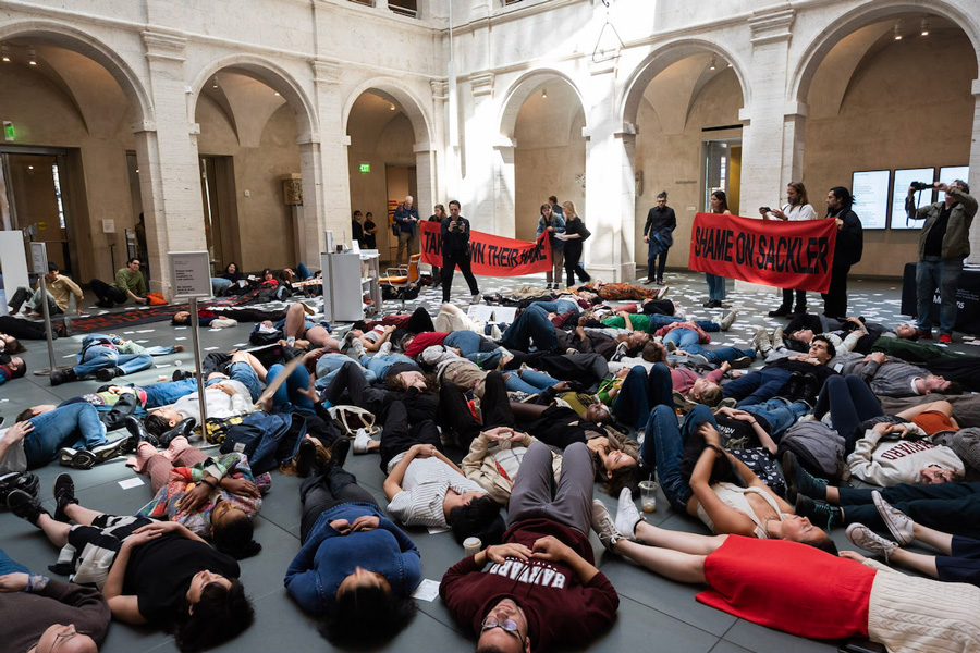 Nan Goldin`s PAIN Group Takes Its Anti-Sackler Protests to Harvard`s Art Museums, Again