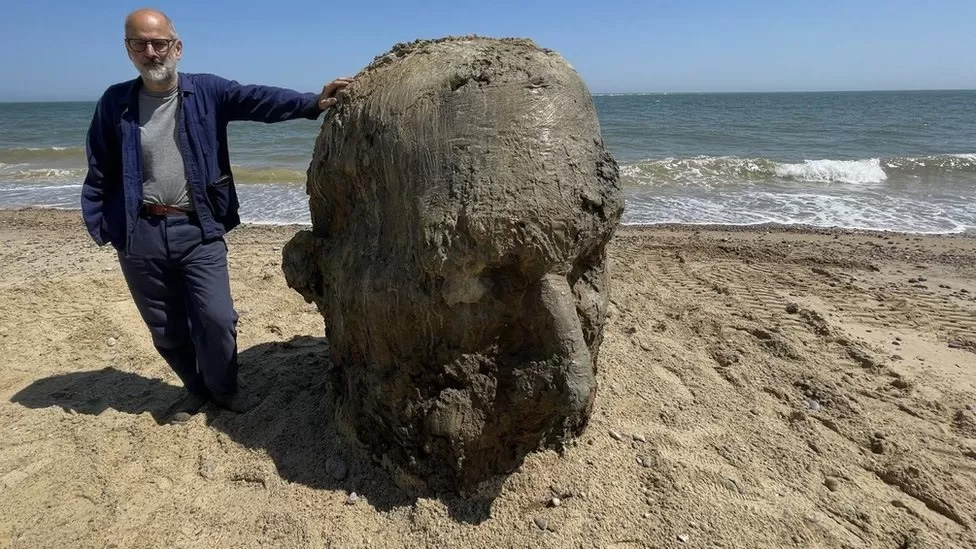 Lowestoft First Light Festival giant head installed