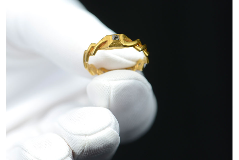 Two metal-detecting discoveries belonging to 14th century ladies to be sold at Noonans