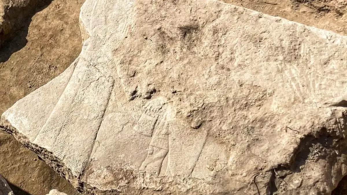 کشف نقش برجستهای ۲۷۰۰ ساله از خدایان آشوری در نینوا